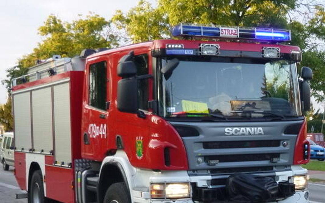 Gorejący wieniec na grobowcu