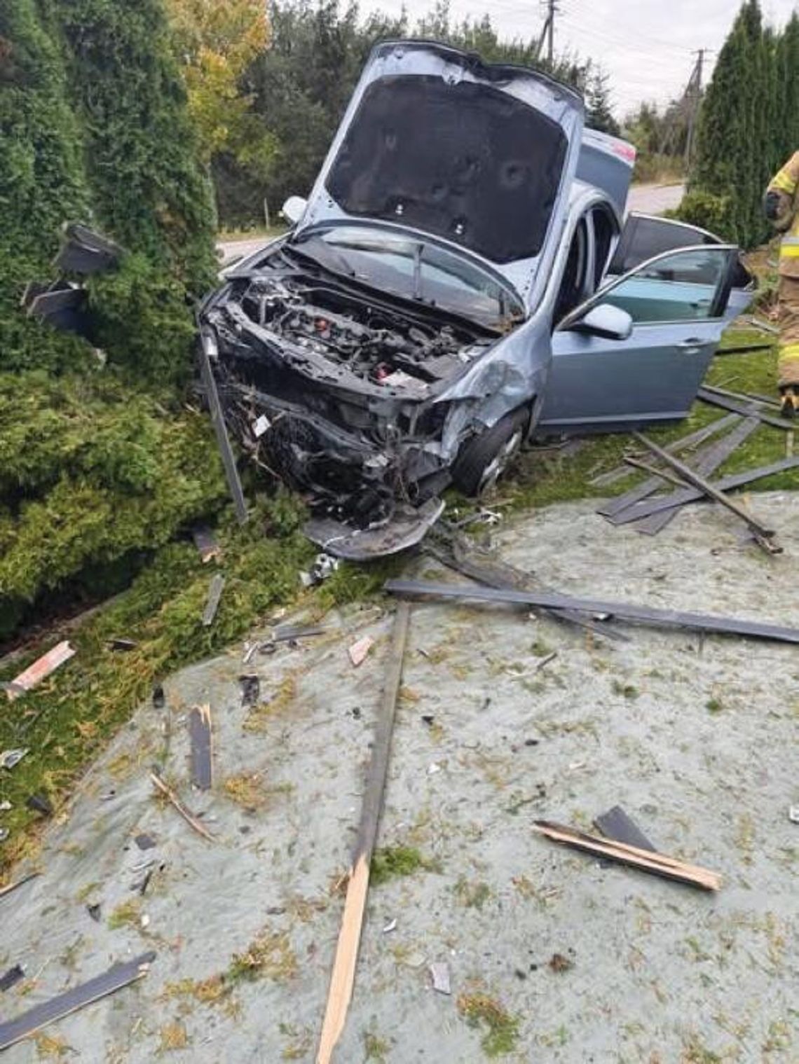 Honda staranowała ogrodzenie w Aleksandrowie