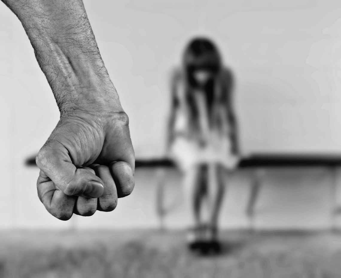 JABŁONNA. 22-latek znęcał się na 3, 9 i 12-latką JABŁONNA. 22-latek znęcał się na 3, 9 i 12-latką