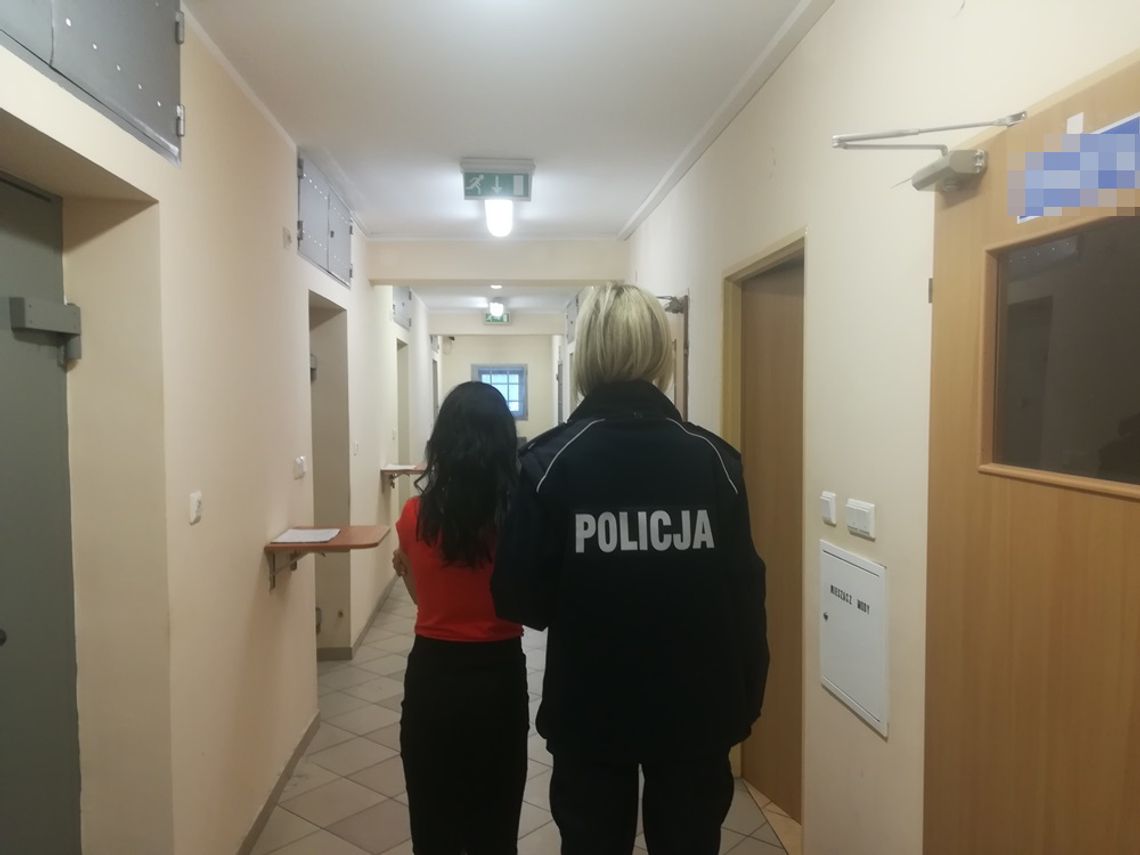 JABŁONNA. 40-latek i 24-latka okradali spożywczaki JABŁONNA. 40-latek i 24-latka okradali spożywczaki