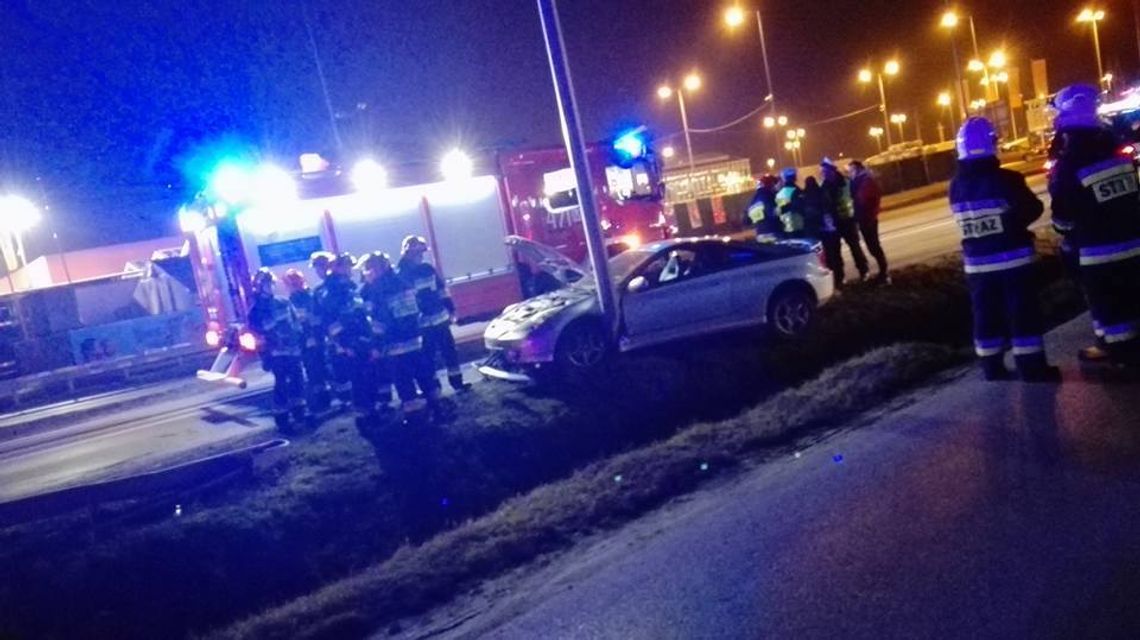 JABŁONNA.  Osobówka wypadła z drogi