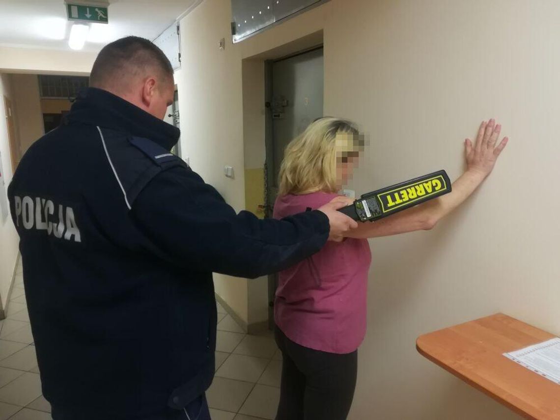 JABŁONNA. Pijana kobieta zwyzywała policjantów, grożą jej 2 lata
