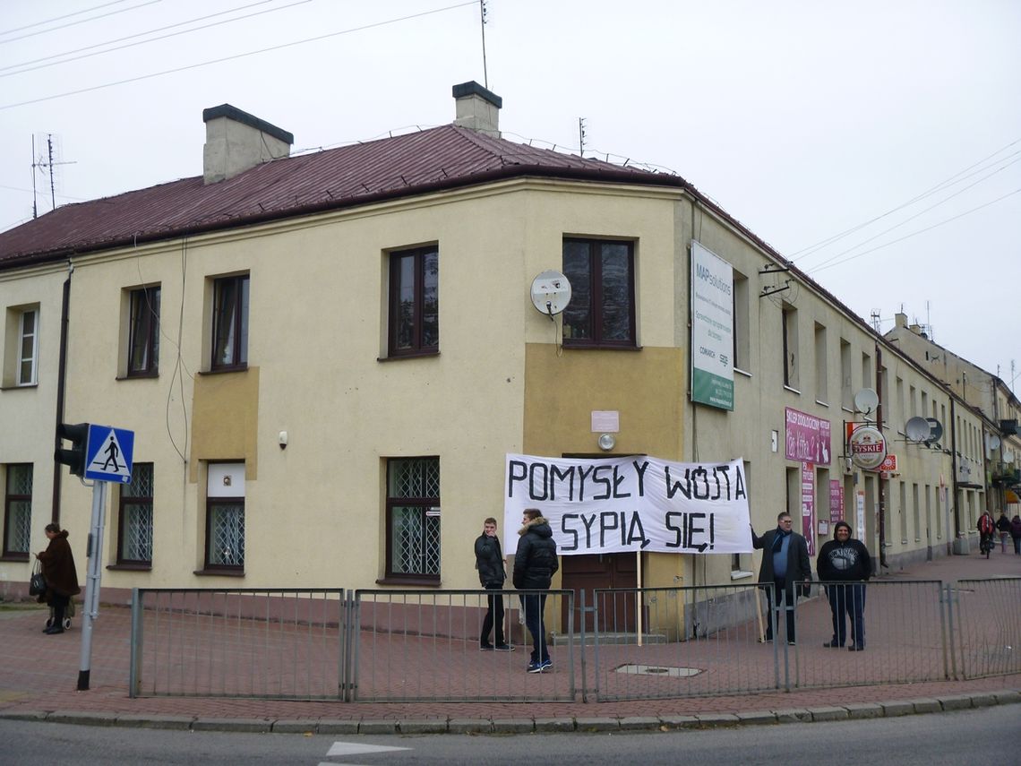 JABŁONNA. „Pomysły wójta sypią się” JABŁONNA. „Pomysły wójta sypią się”