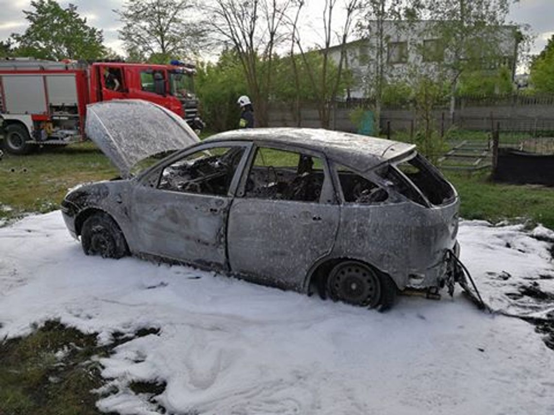 JABŁONNA. Pożar samochodu osobowego JABŁONNA. Pożar samochodu osobowego