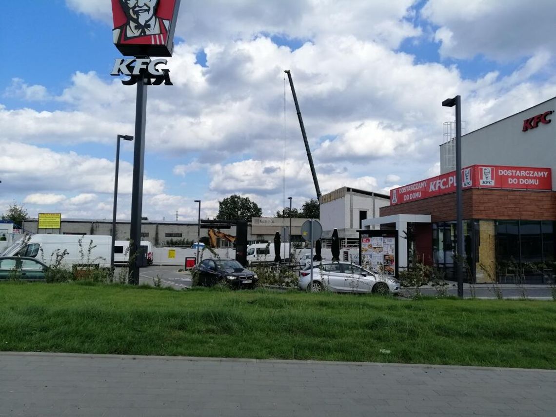 JABŁONNA. Stacja paliw i obiekt handlowo-usługowy JABŁONNA. Stacja paliw i obiekt handlowo-usługowy