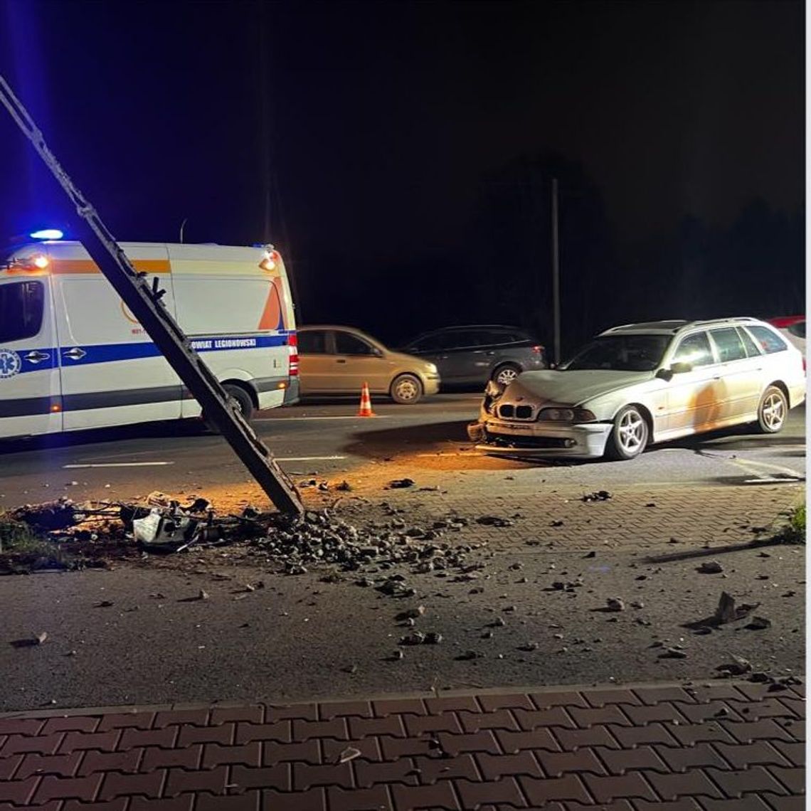 JABŁONNA. Wjechał w słup energetyczny