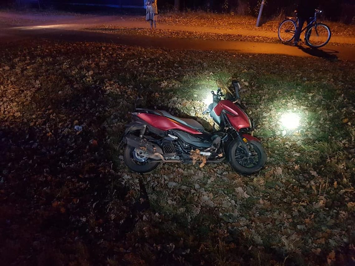 JABŁONNA. Wypadek skutera. Kierowca uskarżał się na ból biodra