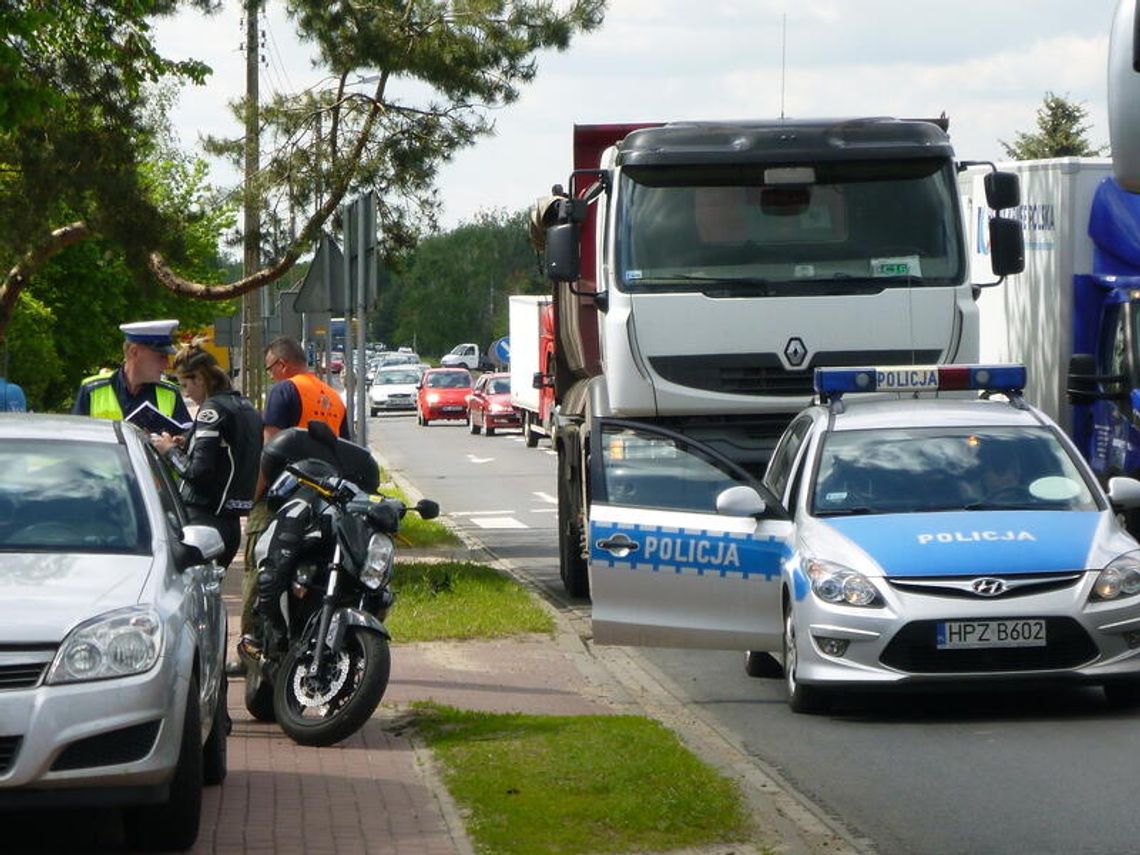 JABŁONNA. Zderzenie motocyklisty z ciężarówką JABŁONNA. Zderzenie motocyklisty z ciężarówką