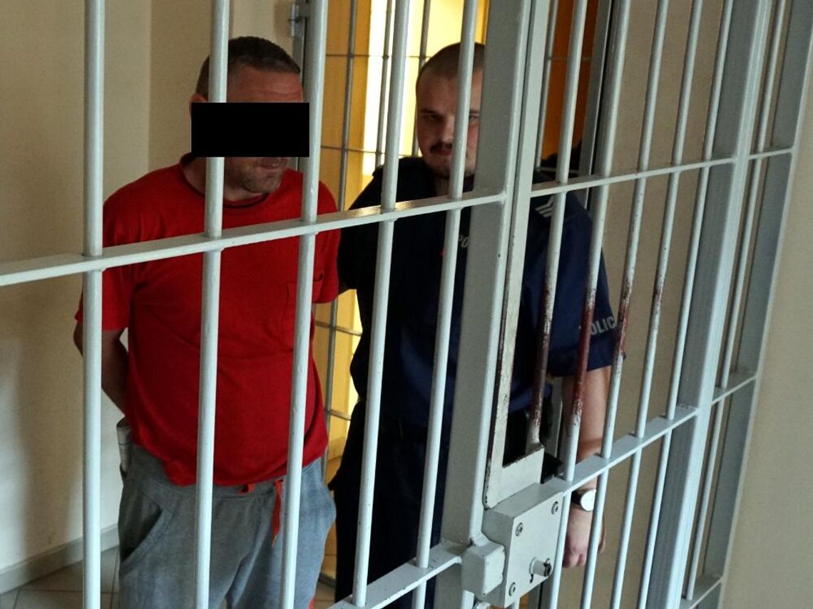JADWISIN/ SEROCK. Rozbój i pobicie - policja zatrzymała dwóch podejrzanych JADWISIN/ SEROCK. Rozbój i pobicie - policja zatrzymała dwóch podejrzanych