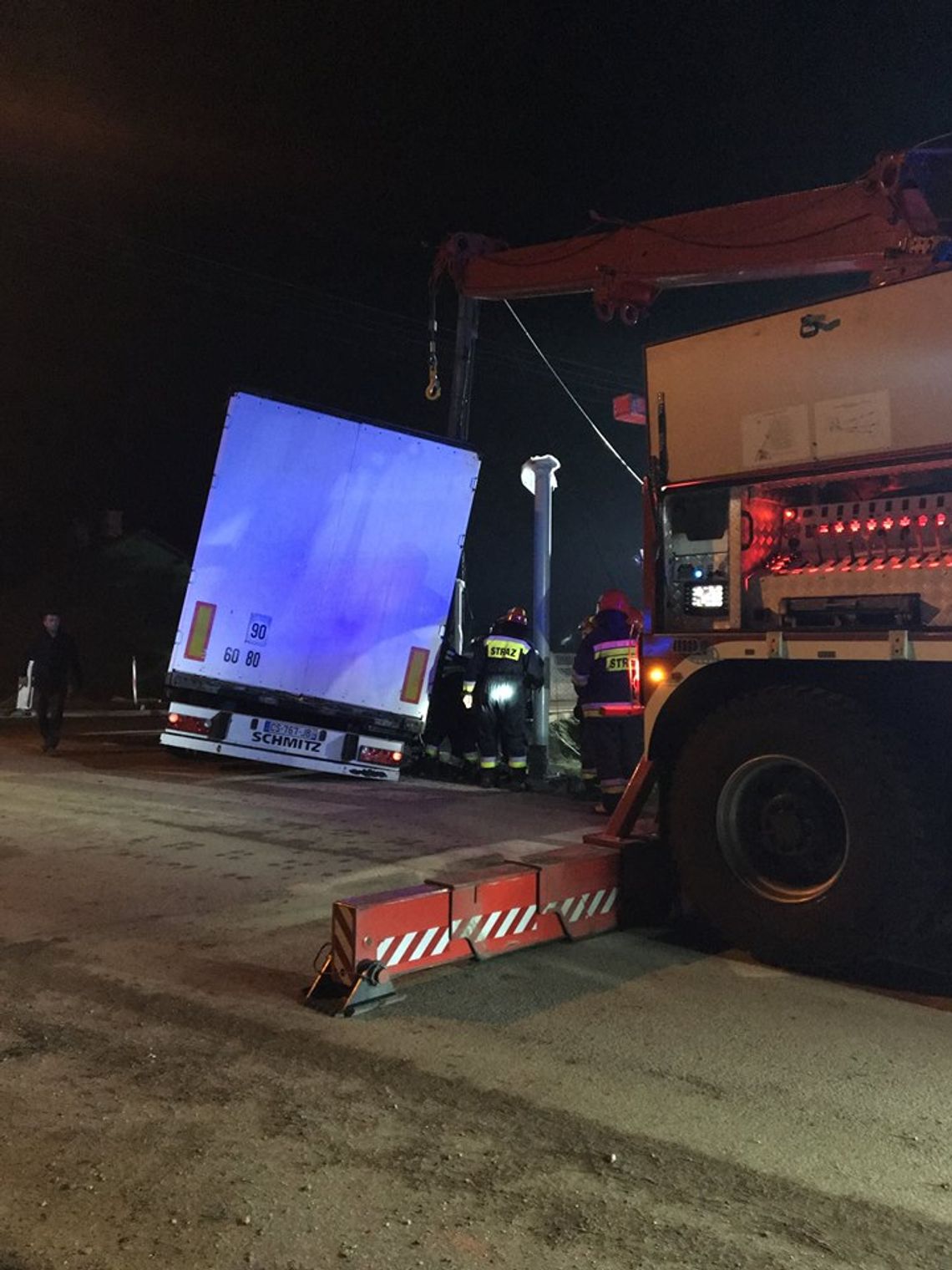 JANÓWEK PIERWSZY. Zaklinował się na poboczu JANÓWEK PIERWSZY. Zaklinował się na poboczu