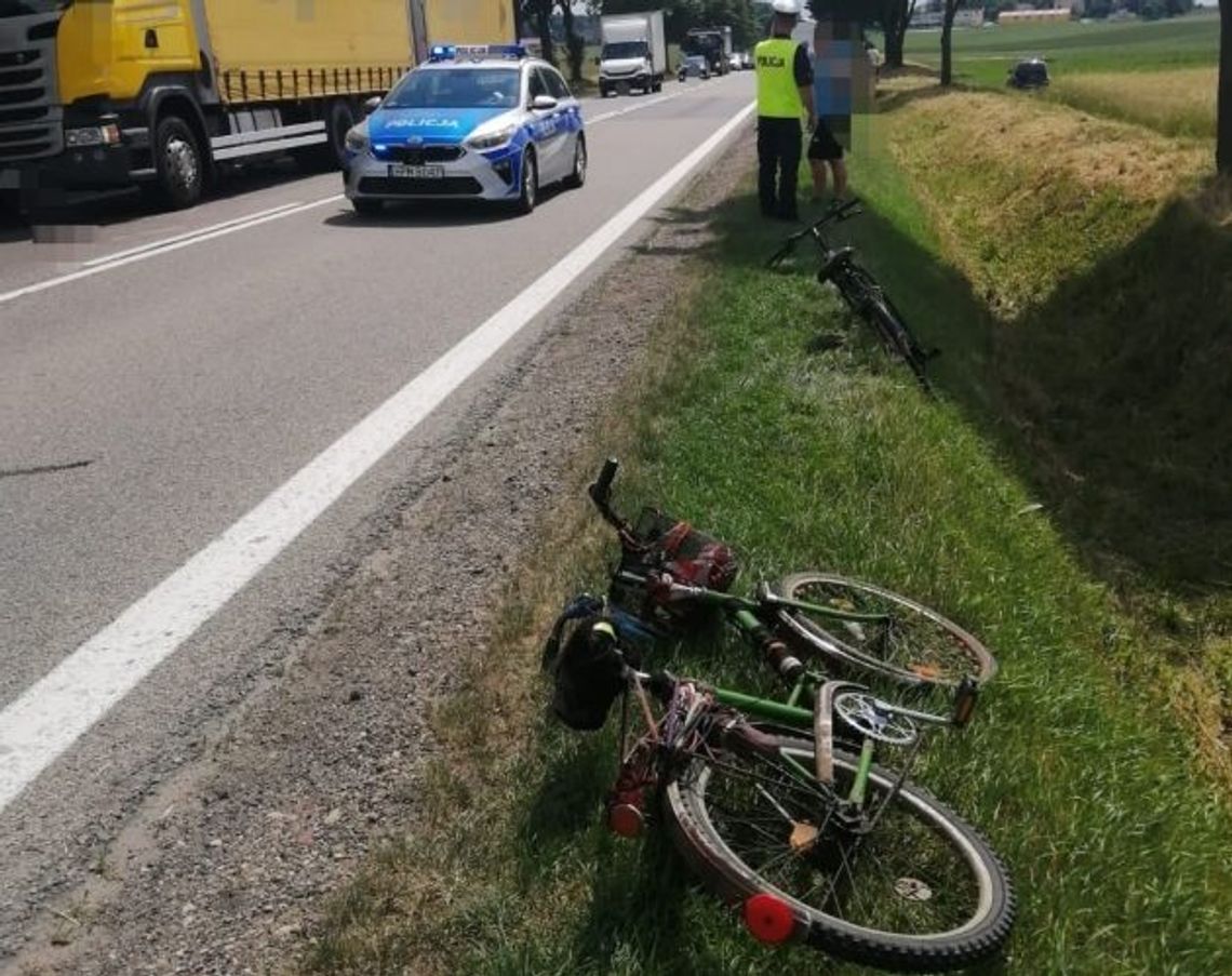 JÓZEFÓW. Tajemnicza śmierć na drodze - rowerzysta zmarł w trakcie jazdy?