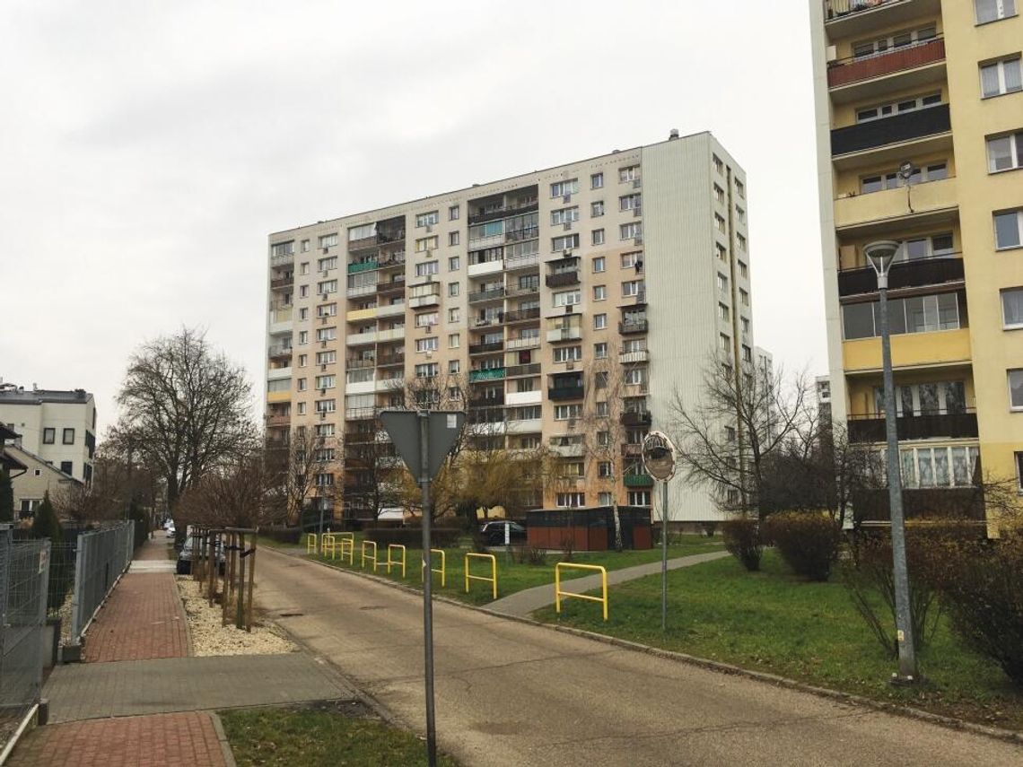 LEGIONOWO. 37-latek wypadł z okna na 11-piętrze. Policja potwierdza