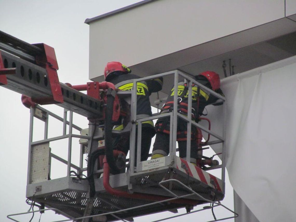 LEGIONOWO. Akcja strażaków przy Galerii Gondola [GALERIA]