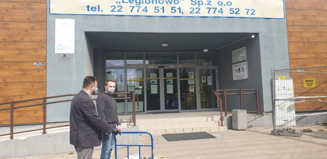 LEGIONOWO. "Apteka z uśmiechem" przekazała środki ochrony osobistej dla DPS-ów LEGIONOWO. "Apteka z uśmiechem" przekazała środki ochrony osobistej dla DPS-ów
