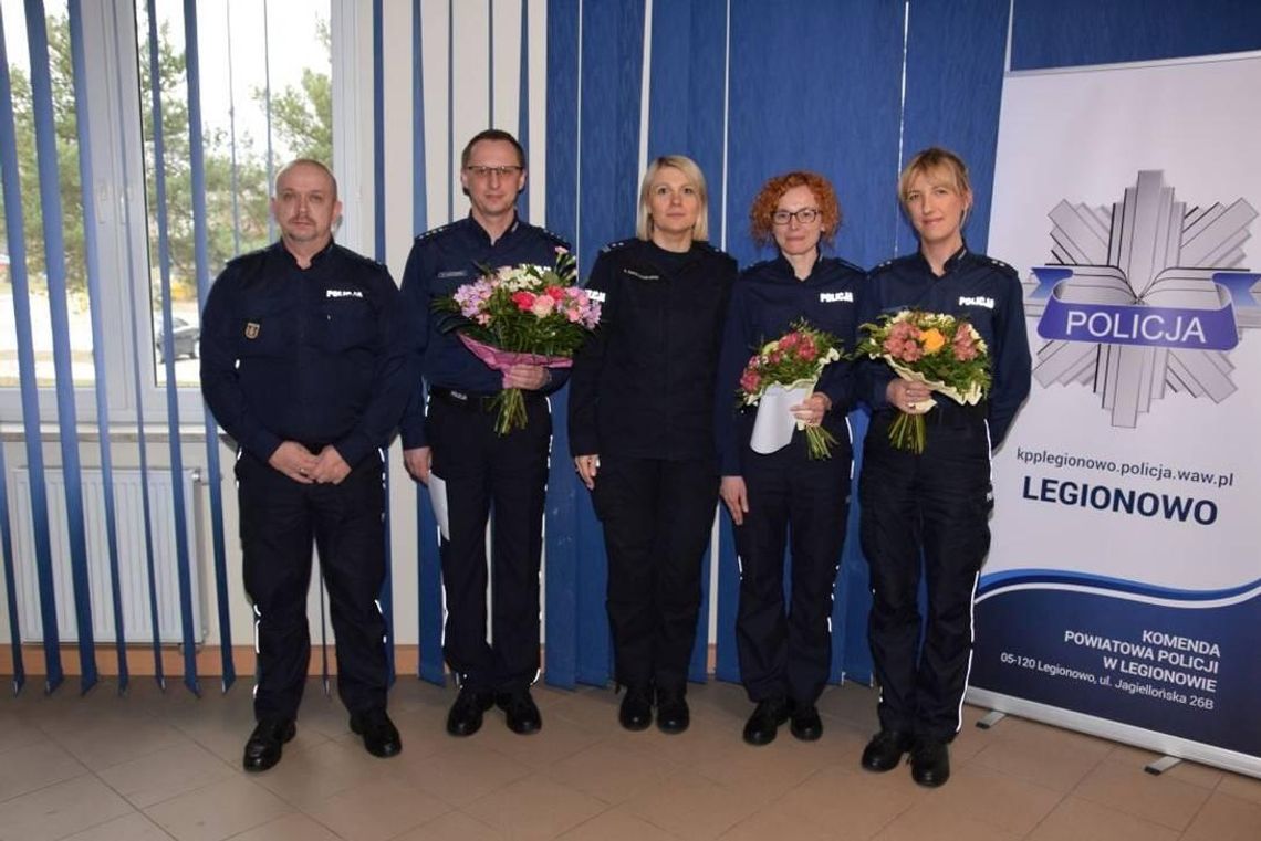 LEGIONOWO. Awanse w Policji z okazji Dnia Kobiet LEGIONOWO. Awanse w Policji z okazji Dnia Kobiet