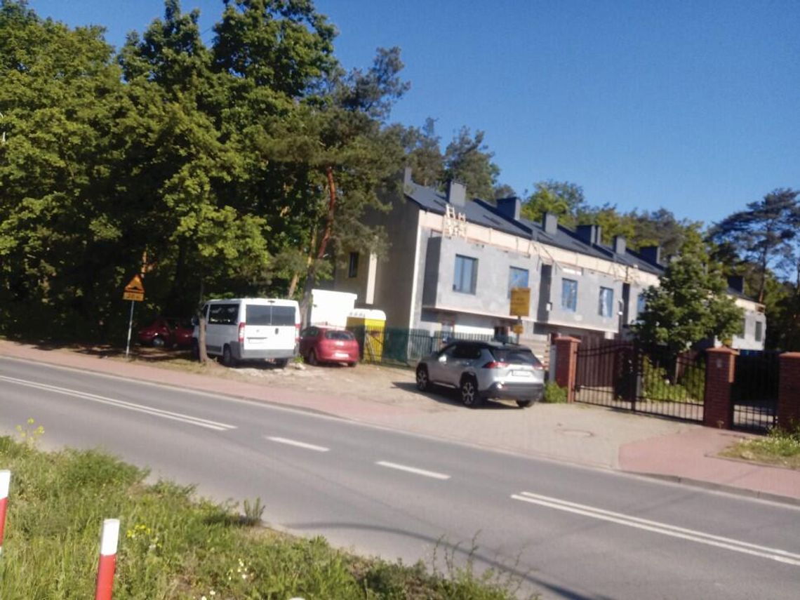 LEGIONOWO. Bajzel dewelopera – Uciążliwa budowa szeregowca