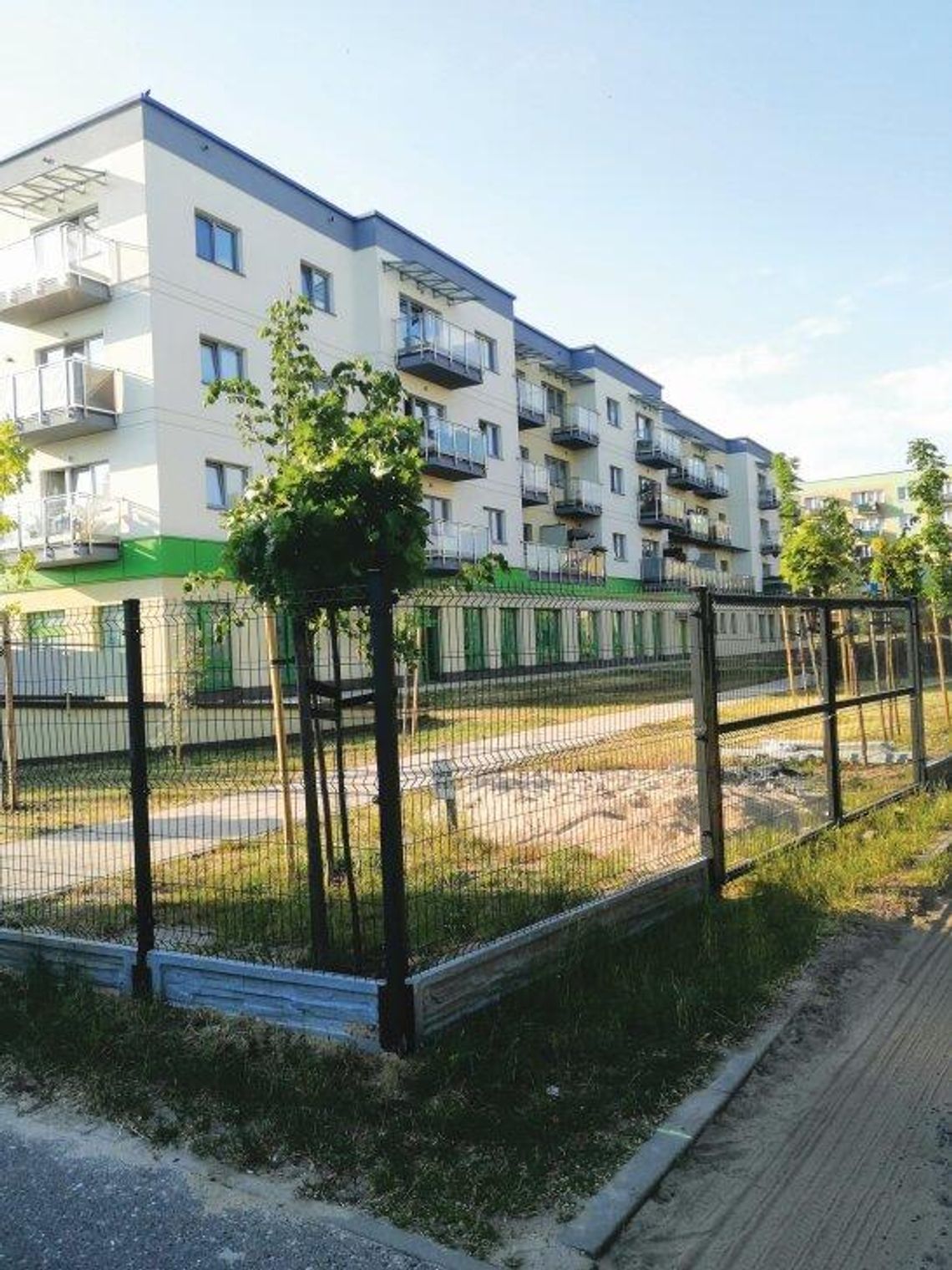 LEGIONOWO. Blok na Piaskach, którym władze dzielą mieszkańców