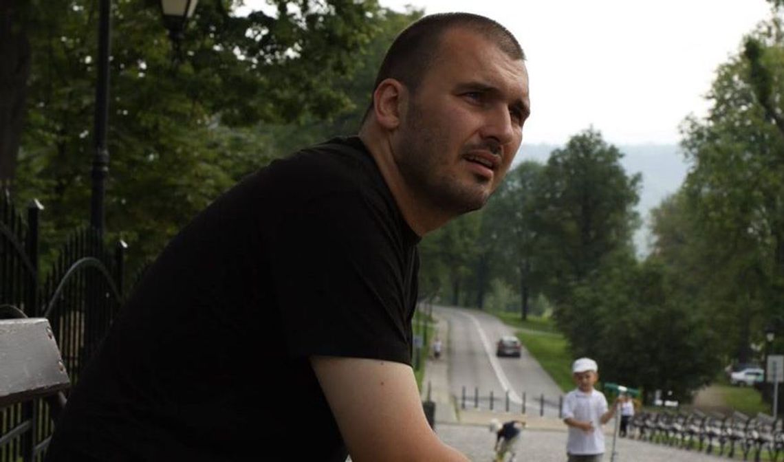 LEGIONOWO. Bloki przy ul. Kościuszki - od kuchni - wywiad z radnym Arturem Pawłowskim LEGIONOWO. Bloki przy ul. Kościuszki - od kuchni - wywiad z radnym Arturem Pawłowskim