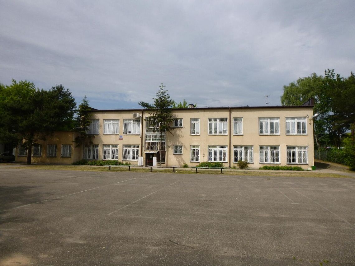 LEGIONOWO. Boisko na Targowej coraz bliżej