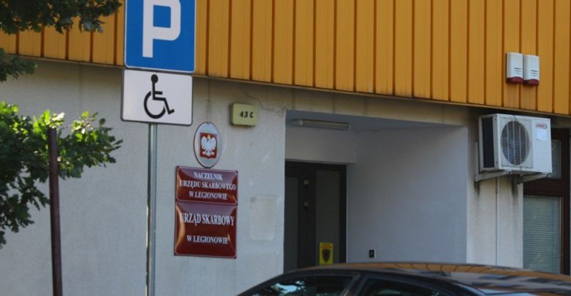 LEGIONOWO. Bomba w Urzędzie Skarbowym, ewakuowano personel LEGIONOWO. Bomba w Urzędzie Skarbowym, ewakuowano personel