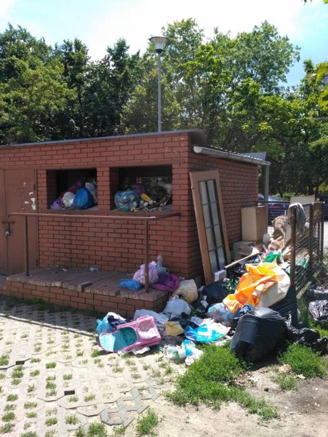 LEGIONOWO. Brud, smród i robaki LEGIONOWO. Brud, smród i robaki
