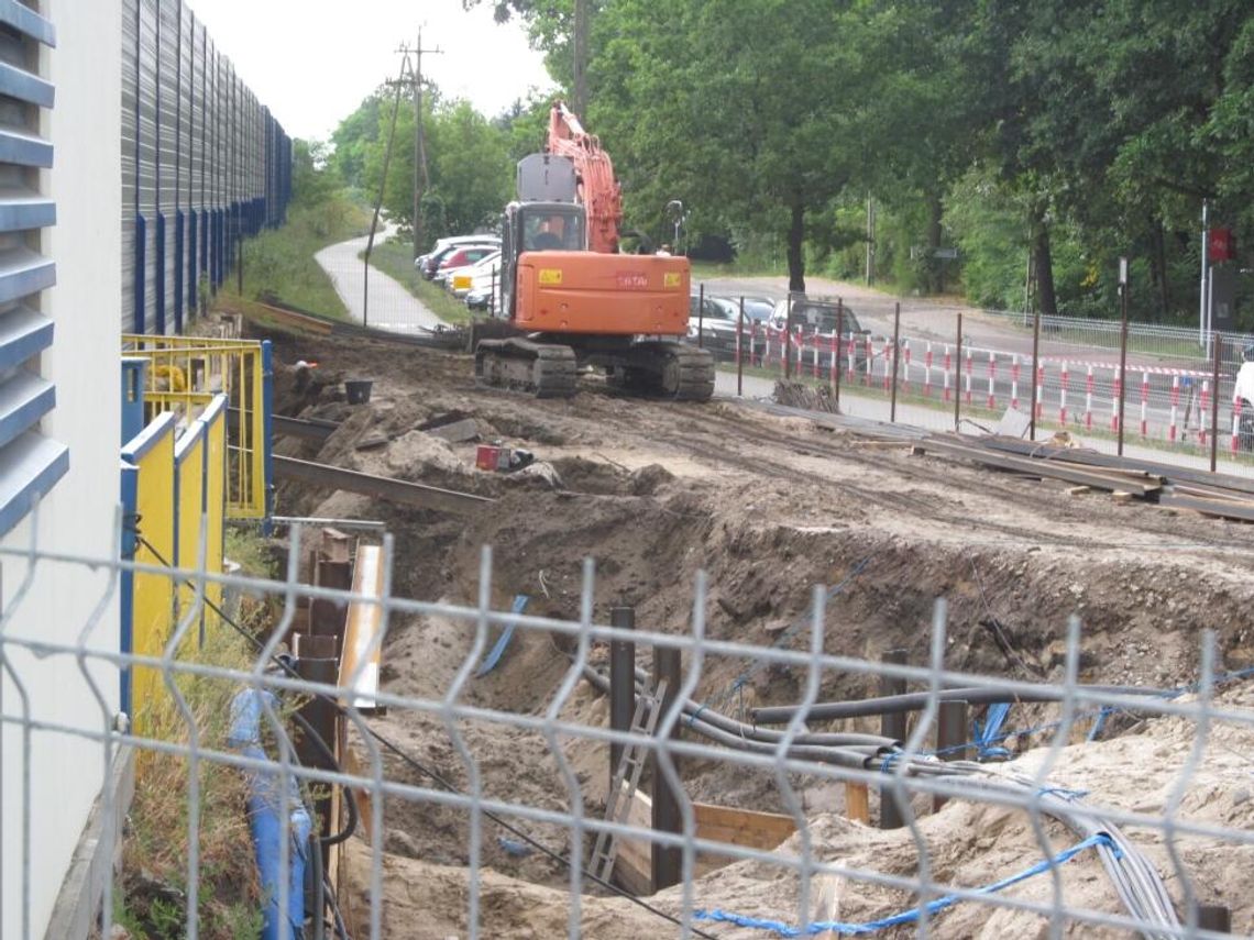 LEGIONOWO. Budowa pochylni sprawia wiele kłopotów
