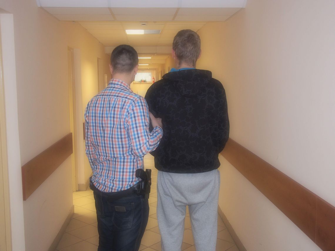 LEGIONOWO. Chciał się napić. Grozi mu 10 lat LEGIONOWO. Chciał się napić. Grozi mu 10 lat