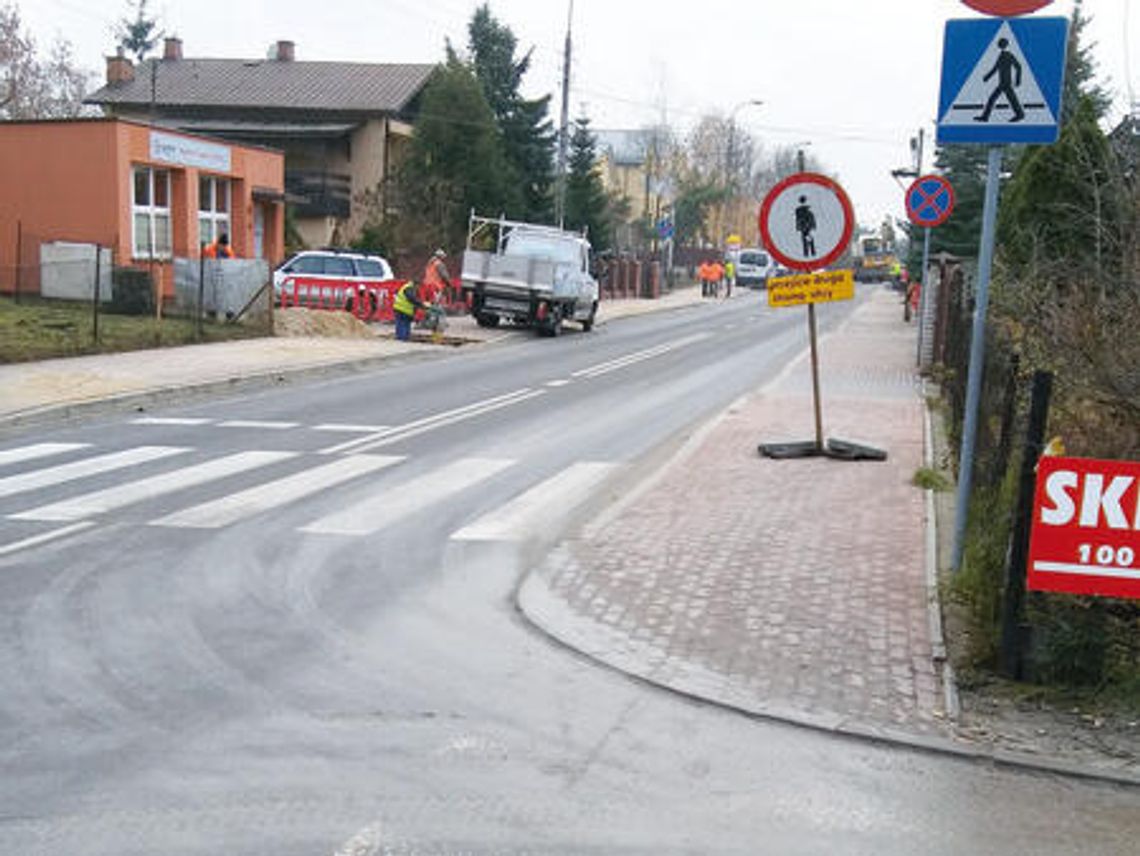 LEGIONOWO. Chodnikiem nie przejdziesz, jezdnią nie pojedziesz LEGIONOWO. Chodnikiem nie przejdziesz, jezdnią nie pojedziesz