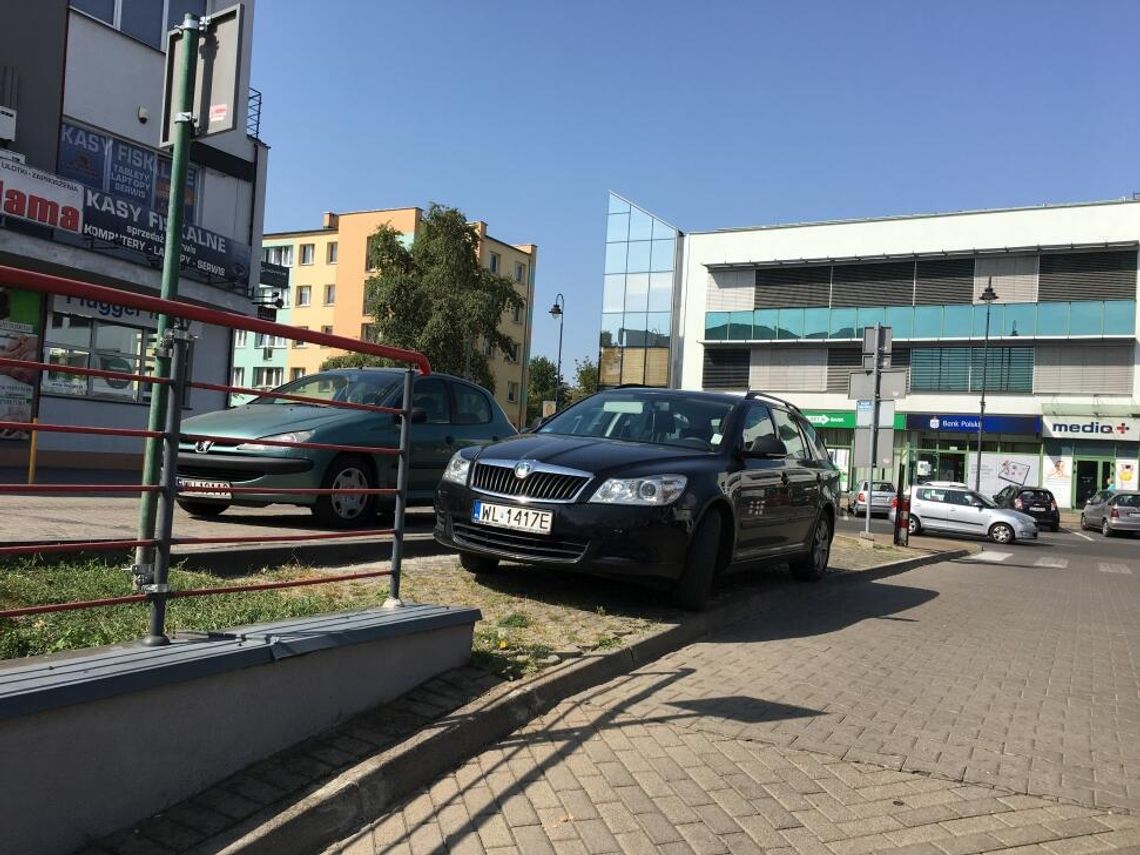 LEGIONOWO. Czyj to samochód? LEGIONOWO. Czyj to samochód?