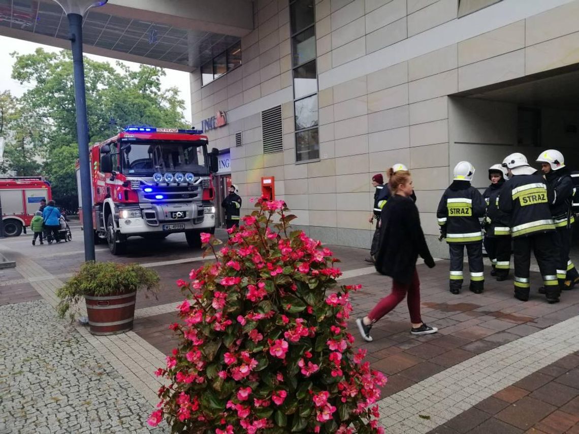 LEGIONOWO. Ewakuacja ratusza - powodem zadymienie LEGIONOWO. Ewakuacja ratusza - powodem zadymienie