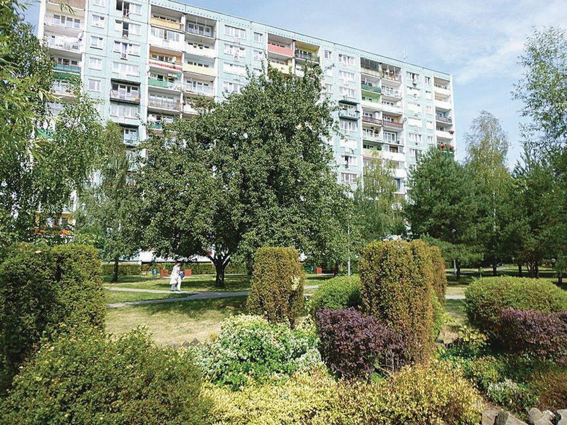 LEGIONOWO. Fontanna i plac zabaw naprzeciwko kościoła?