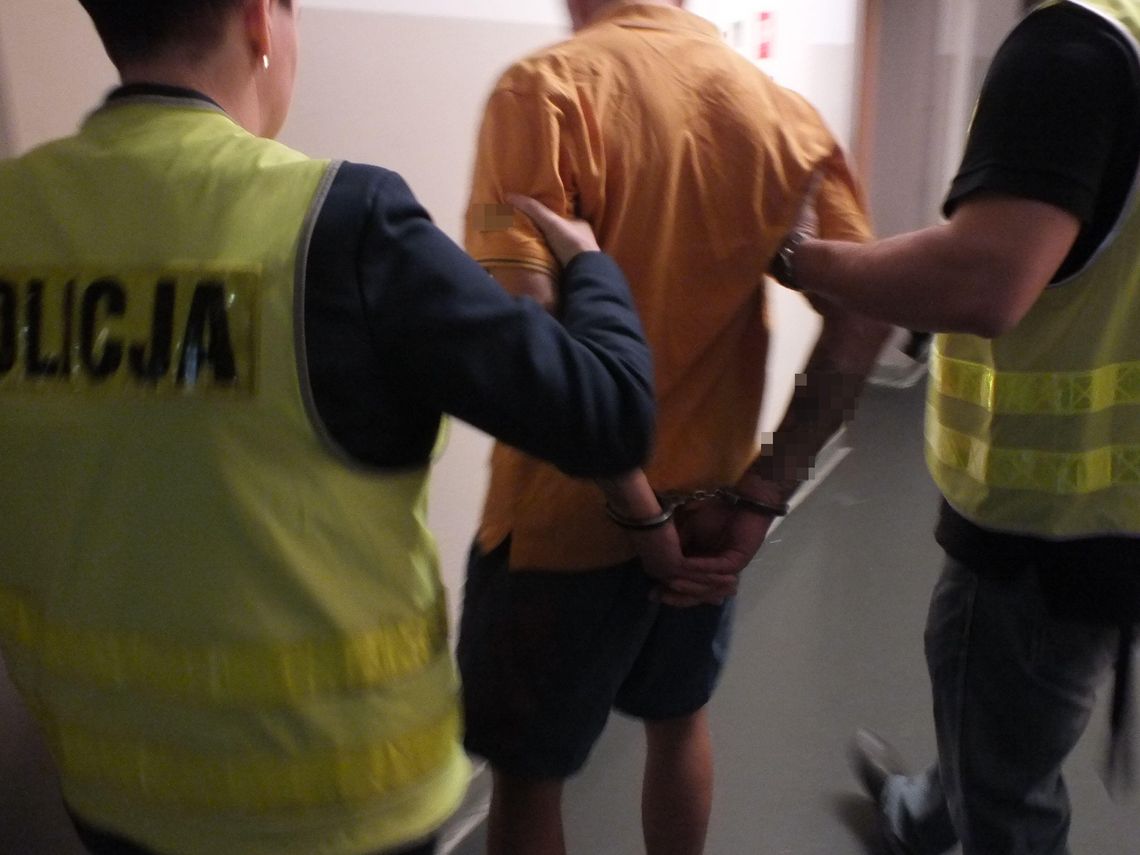 LEGIONOWO. Groził i zniszczył samochód - poszukiwany listem gończym, został zatrzymany w Legionowie LEGIONOWO. Groził i zniszczył samochód - poszukiwany listem gończym, został zatrzymany w Legionowie