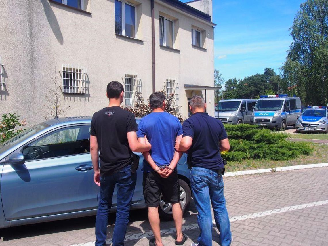 LEGIONOWO. Groził matce siekierą, trafił w ręce policji LEGIONOWO. Groził matce siekierą, trafił w ręce policji