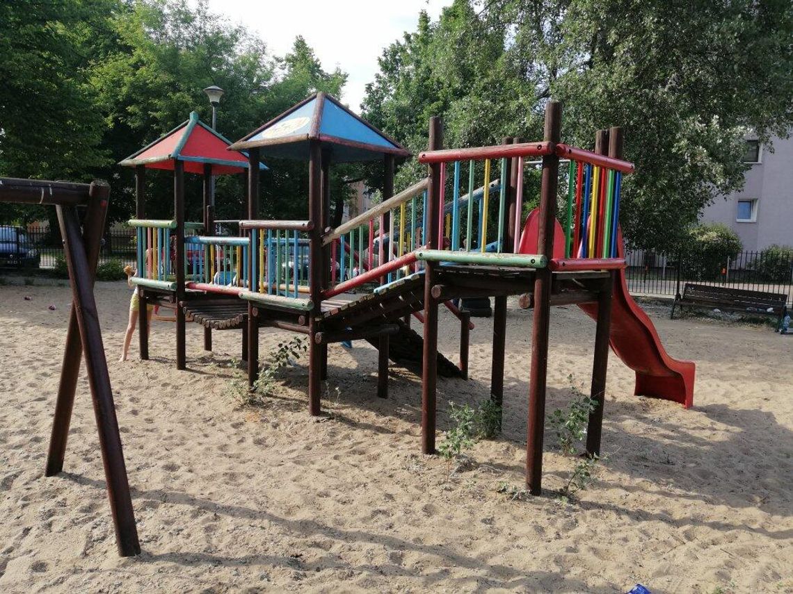 LEGIONOWO. Horror na placu zabaw na Zegrzyńskiej. Niebezpieczny plac niezgody LEGIONOWO. Horror na placu zabaw na Zegrzyńskiej. Niebezpieczny plac niezgody