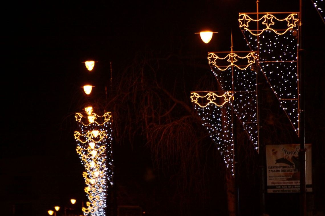 LEGIONOWO. Iluminacje - dlaczego tu, a nie tam? LEGIONOWO. Iluminacje - dlaczego tu, a nie tam?