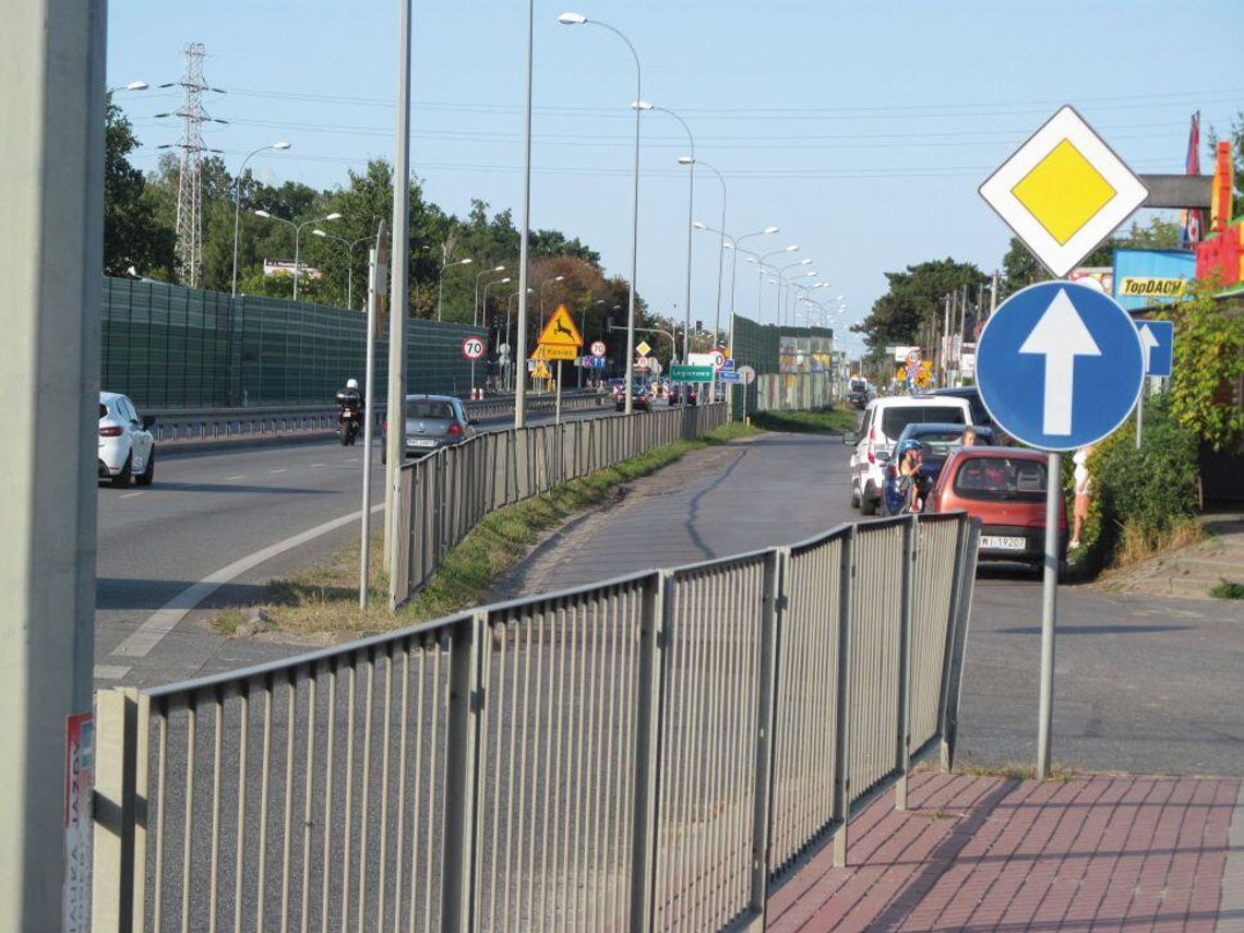LEGIONOWO/ JABŁONNA. Wjazd przy kebabie do zamknięcia LEGIONOWO/ JABŁONNA. Wjazd przy kebabie do zamknięcia
