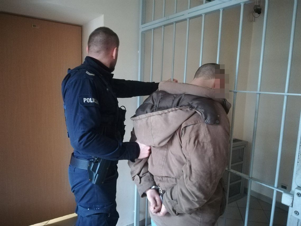 LEGIONOWO. Jechali pod wpływem kradzionymi samochodami oraz zdewastowali mieszkanie LEGIONOWO. Jechali pod wpływem kradzionymi samochodami oraz zdewastowali mieszkanie