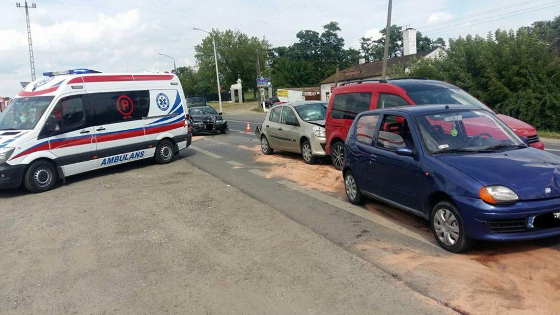 LEGIONOWO. Karambol przy Zegrzyńskiej, ciężarna trafiła do szpitala LEGIONOWO. Karambol przy Zegrzyńskiej, ciężarna trafiła do szpitala