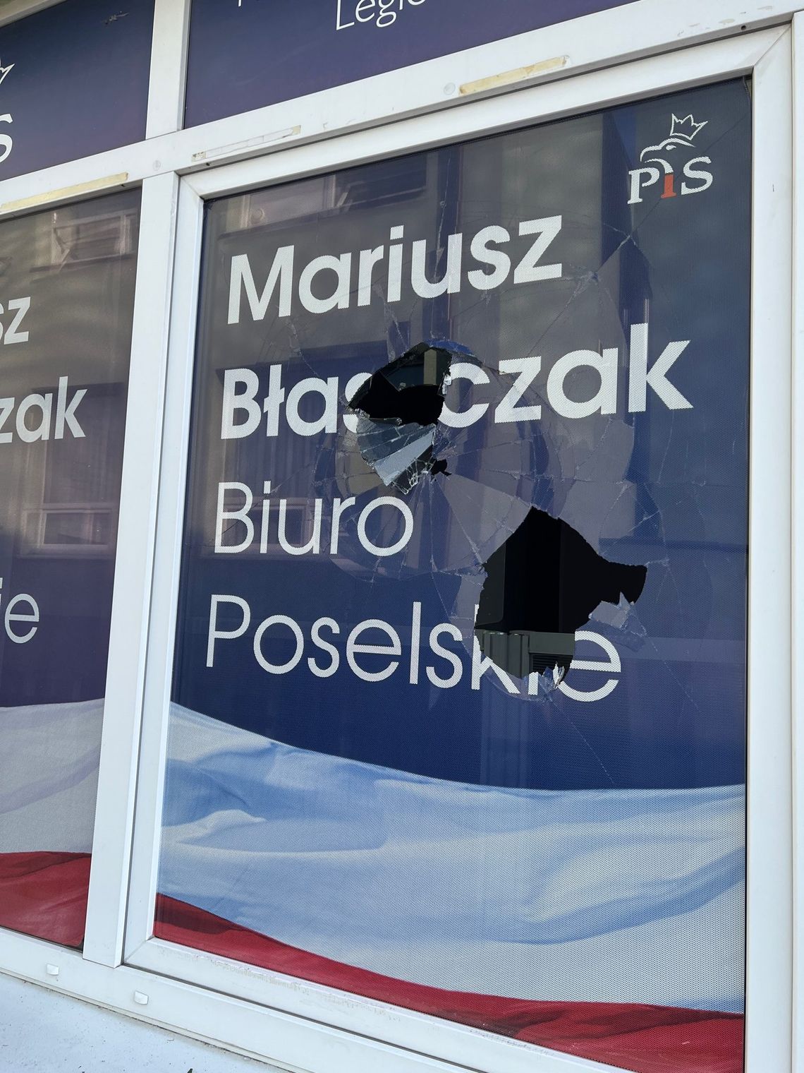 LEGIONOWO. Kolejny atak na siedzibę PiS w Legionowie