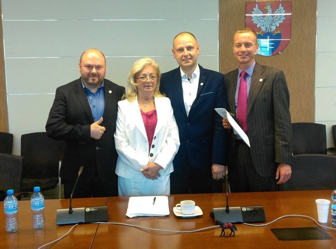 LEGIONOWO. Krótko i na temat... Farbowany lis i kuglarze
