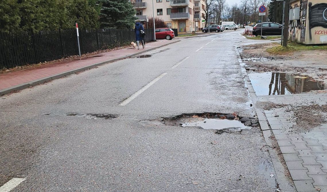 LEGIONOWO. Łataniem dziur w legionowskich drogach zajmie się firma Nowakowski Sp.z o.o.