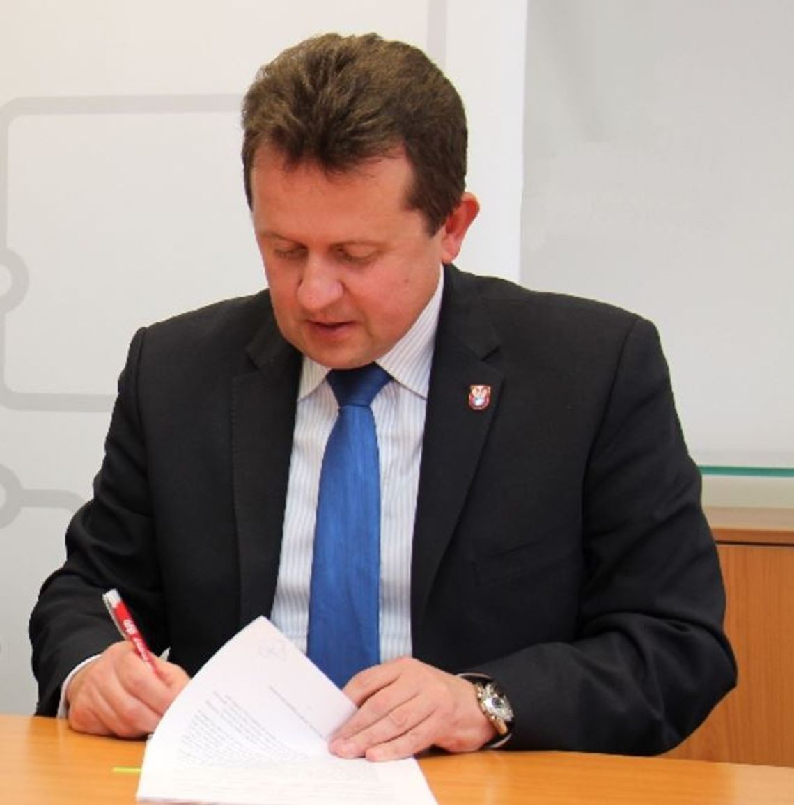 LEGIONOWO. Likwidacja gabinetu politycznego