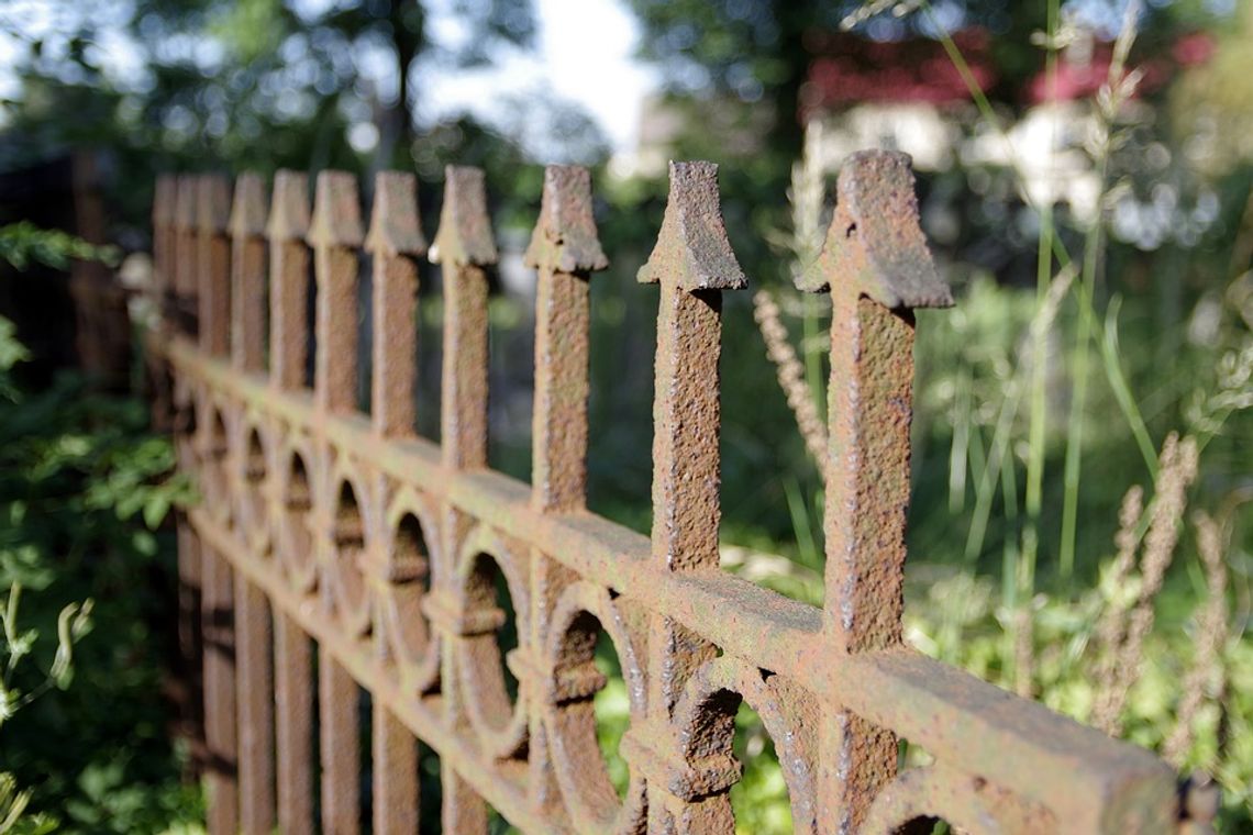 LEGIONOWO. Miał 1,5 promila i próbował przejść przez płot LEGIONOWO. Miał 1,5 promila i próbował przejść przez płot