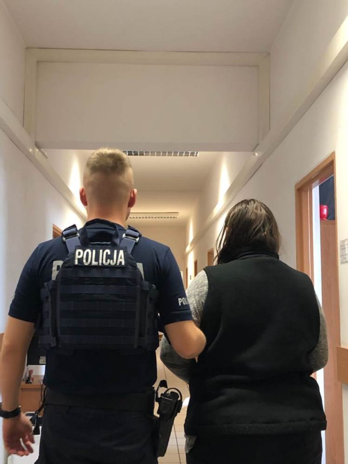 LEGIONOWO. Nielegalna fabryka zlikwidowana. 77 tys. papierosów przechwycone LEGIONOWO. Nielegalna fabryka zlikwidowana. 77 tys. papierosów przechwycone