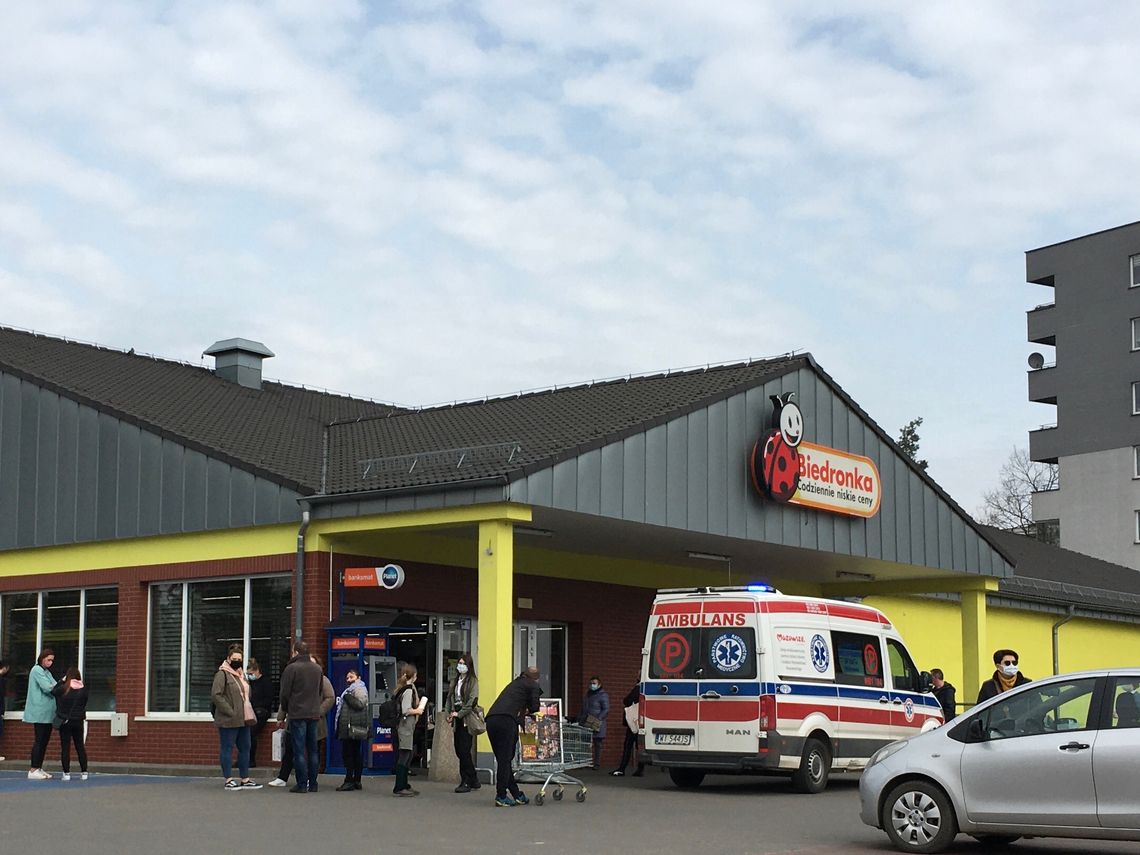 LEGIONOWO. Nieoficjalnie: śmierć w Biedronce na Sowińskiego LEGIONOWO. Nieoficjalnie: śmierć w Biedronce na Sowińskiego