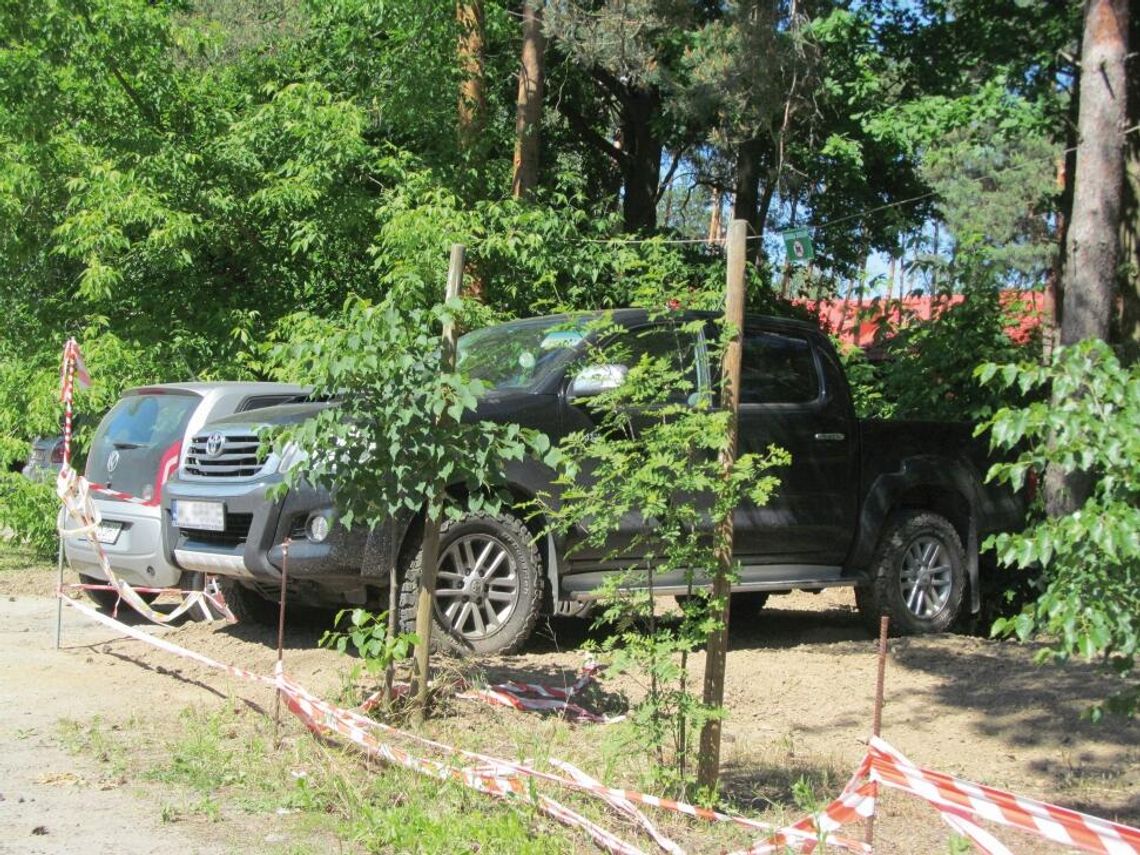 LEGIONOWO. Niszczą park przy ul. Kozietulskiego LEGIONOWO. Niszczą park przy ul. Kozietulskiego