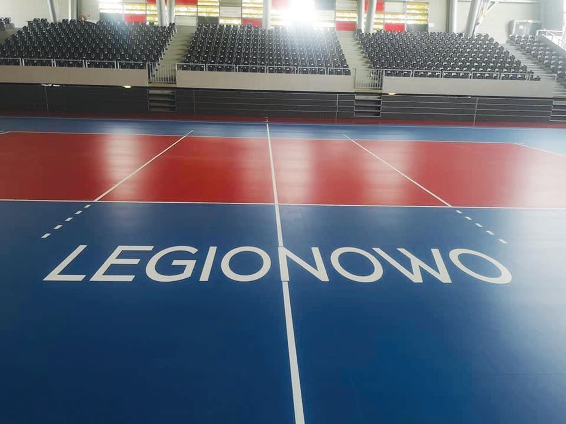 LEGIONOWO. Nowa podłoga na Arenie Legionowo