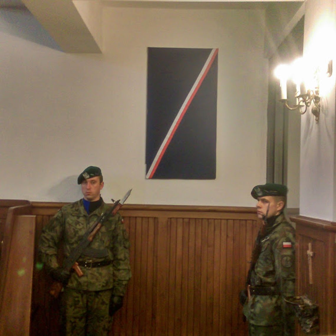 LEGIONOWO. Odsłonięcie tablicy upamiętniającej ofiary katastrofy smoleńskiej