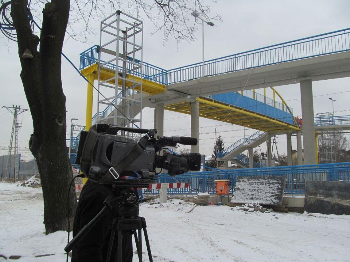 LEGIONOWO. Opóźnienia prac przy instalacji wind na kładce LEGIONOWO. Opóźnienia prac przy instalacji wind na kładce
