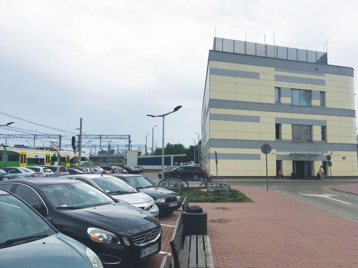 LEGIONOWO. Parkingi przy dworcu płatne dla osób nie zamieszkałych w Legionowie!